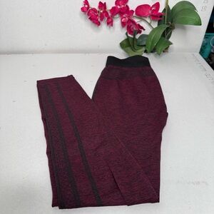 ❤️ Maroon & Black Leggings ❤️